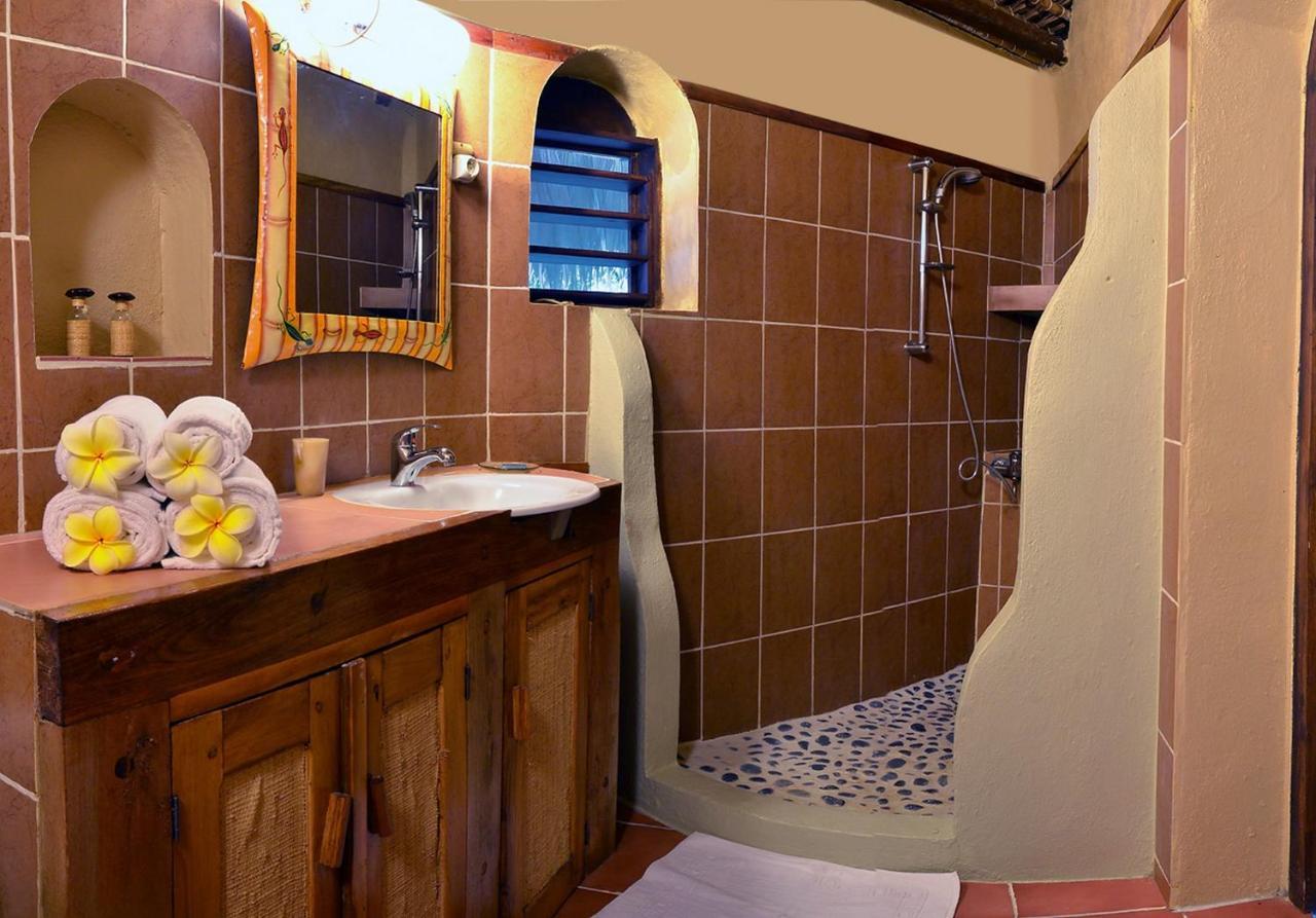 Auberge Le Maki Lodge Ampangorinana ภายนอก รูปภาพ